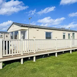  Campsite Brilliant 8 Berth Caravan For Hire At Skipsea Sands Ref 41028sf