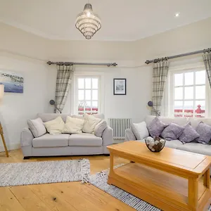 Pass The Keys Historic Ramsay Garden With Balcony Views Apartment Edinburgh
